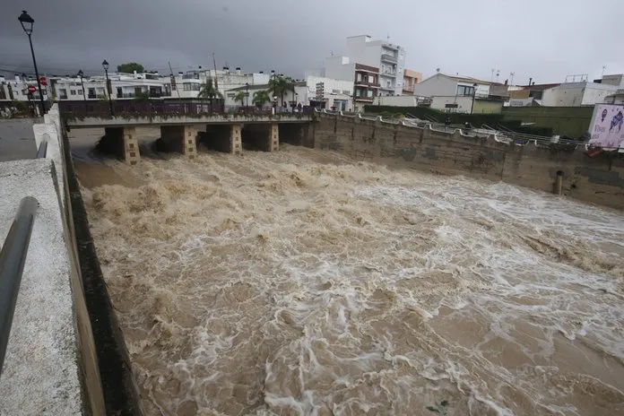 Vista de las inundaciones a consecuencia del paso de la dana Adam en la localidad alicantina de Els Poblets. Imagen EFE