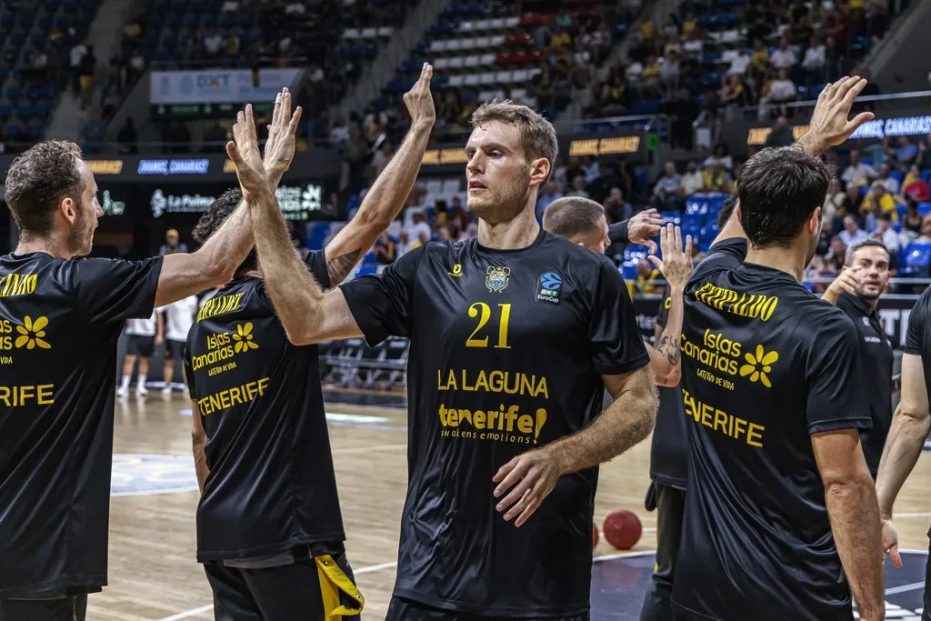 Jugadores de La Laguna Tenerife. Imagen CB Canarias