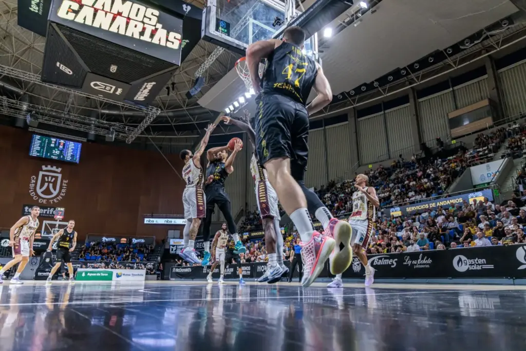 La Laguna Tenerife vs Reyer Venezia se enfrentaron en la J5 de la Eurocup / Emilio Cobos / CBC