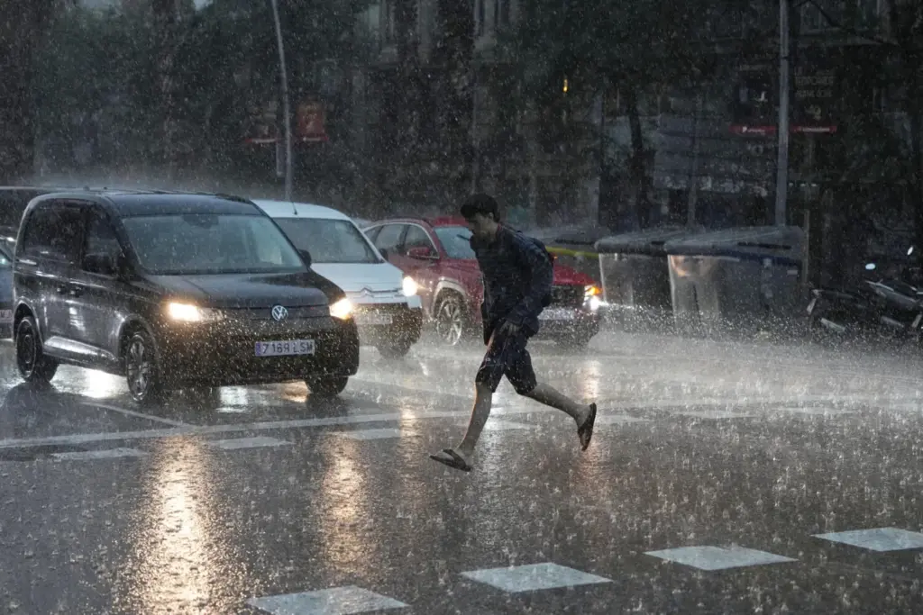 Nuevo ES-Alert en Tarragona ante lluvias que dejarán 90 litros en 3 horas EFE/Alejandro García