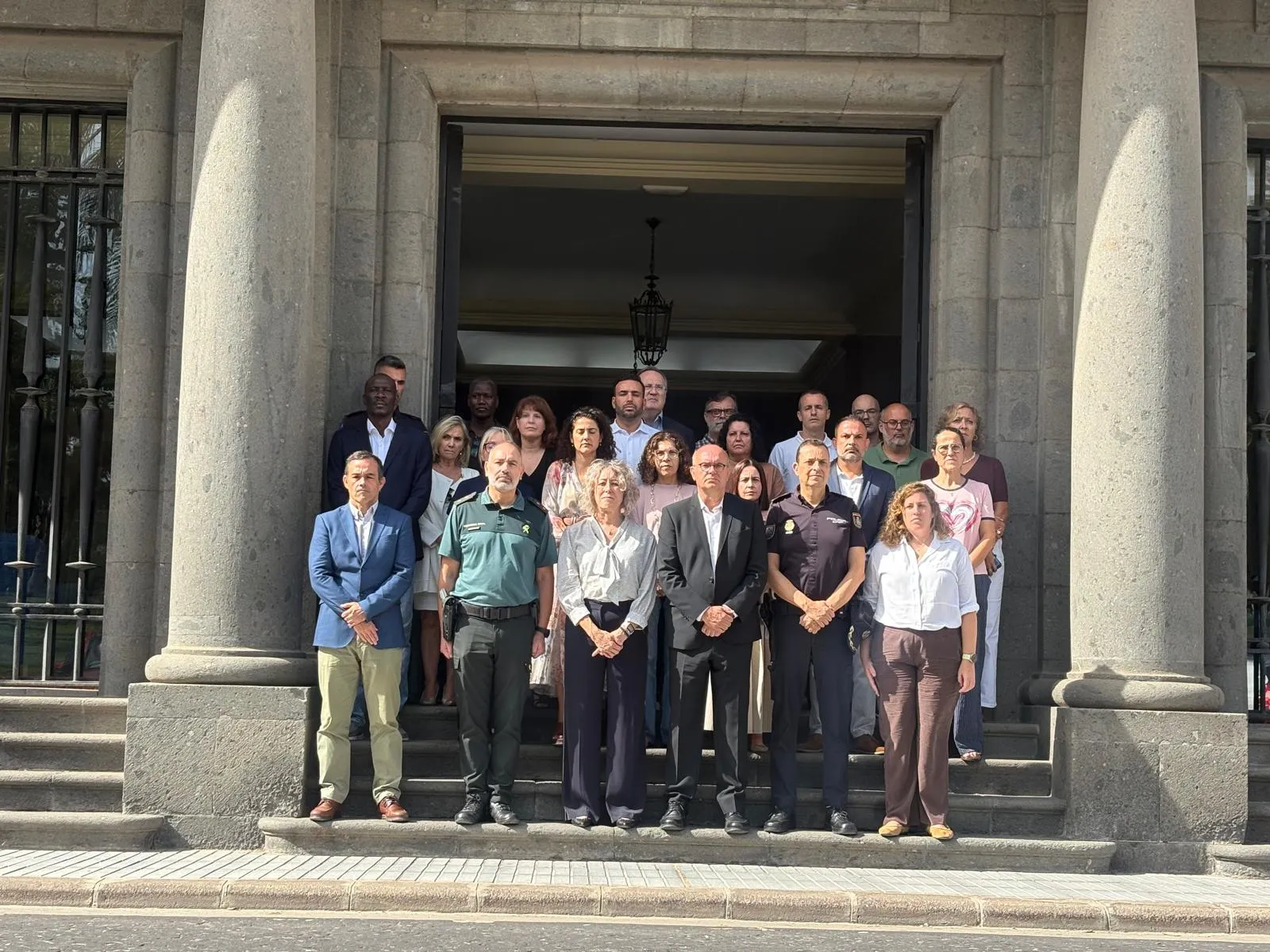 Minuto de silencio en la delegación del Gobierno de Canarias