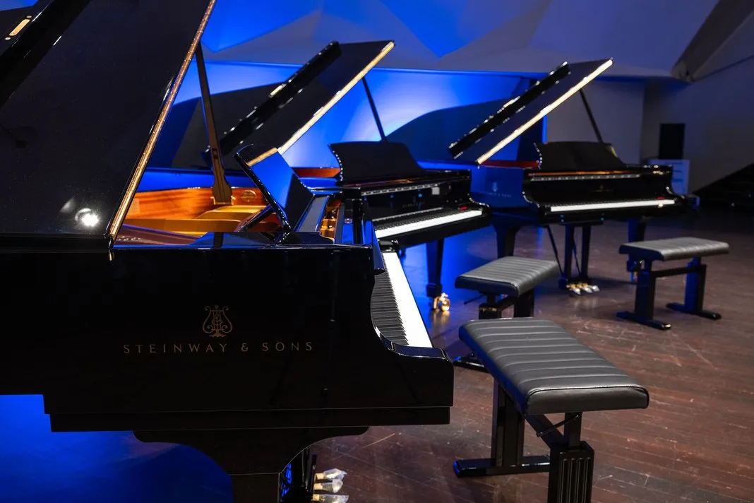 Los pianos, que ya se encuentran en el edificio, han sido testados in situ en fábrica para asegurar su calidad y sonoridad de acuerdo a las necesidades de Auditorio