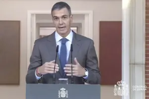 Pedro Sánchez durante su intervención en la que anunció adelanto electoral / La Moncloa