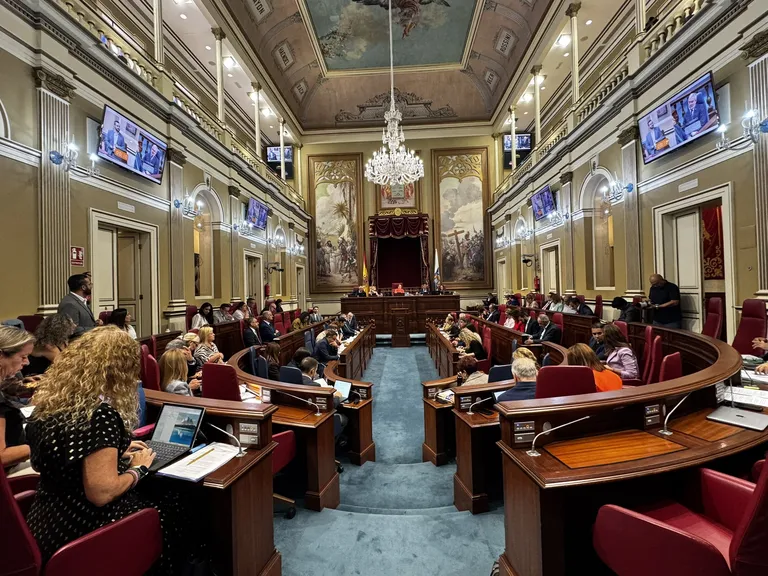 EN DIRECTO | El Parlamento rechaza tramitar la ley del PSOE que regula la residencialización en zonas turísticas
