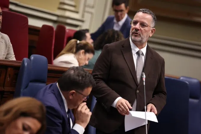 EN DIRECTO | El Parlamento aprueba la nueva ley de autoridad docente