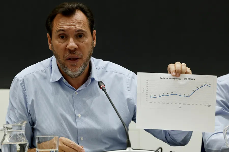 El ministro de Transportes, Óscar Puente durante una rueda de prensa celebrada este viernes en Madrid para informar sobre el accidente ferroviario de Urda (Toledo) en el que han muerto 69 personas. EFE/JJ Guillén