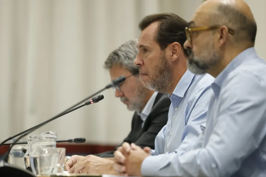 Rueda del prensa del ministro de Transportes, Óscar Puente. Imagen EFE