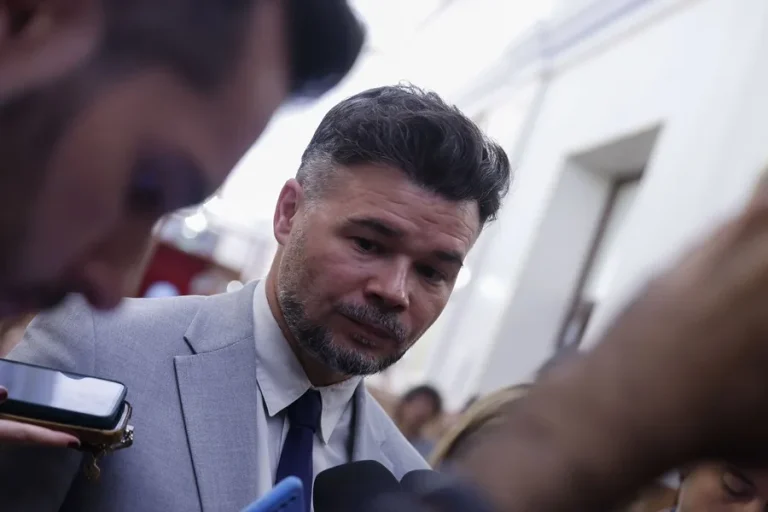 Sumar aún aspira a un pacto de unidad de la izquierda a pesar del pesimismo de Rufián