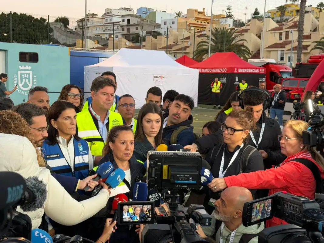 Presidenta del Cabildo de Tenerife atiende a los medios de comunicación en el inicio del simulacro de Guía de Isora (Tenerife)