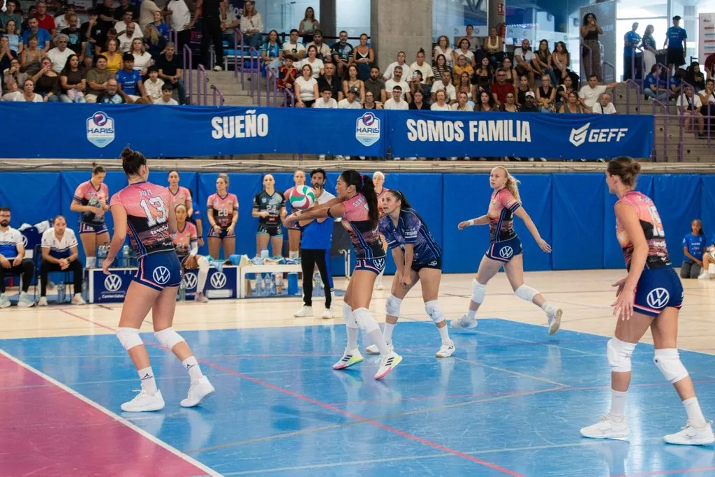 Jugadoras del Tenerife Libby's La Laguna. Imagen CV Haris