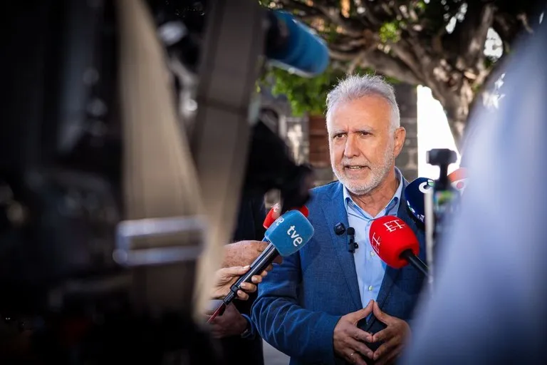 Torres (PSOE) advierte de que la política migratoria del PP y Vox «condenará» a los territorios frontera como Canarias