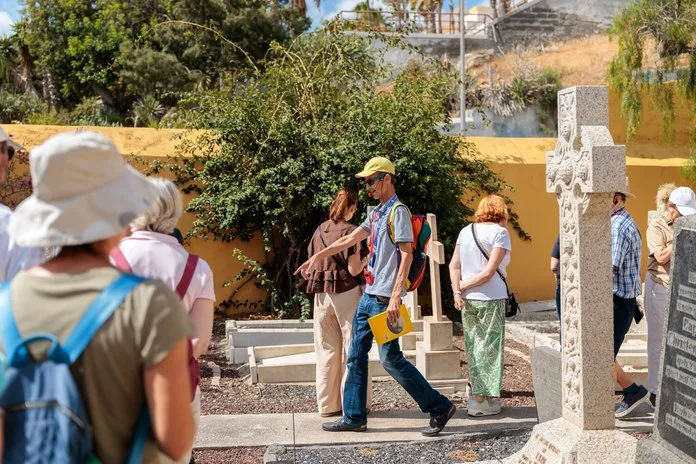 El recorrido arrancará a las 16.30 horas en la puerta del Cementerio de Vegueta, donde se realizará una visita guiada para dar a conocer los matices de la memoria y la tradición local
