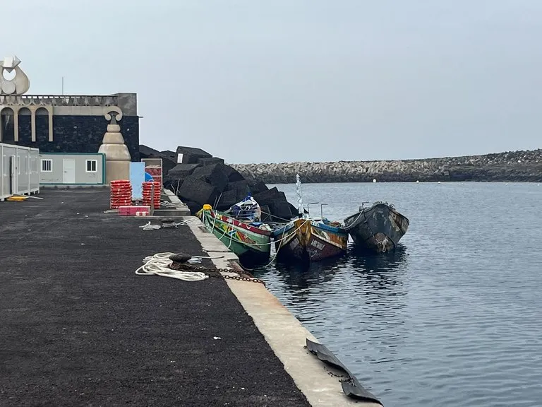 El Hierro sigue recibiendo cayucos con una nueva expedición de 59 personas, 4 menores