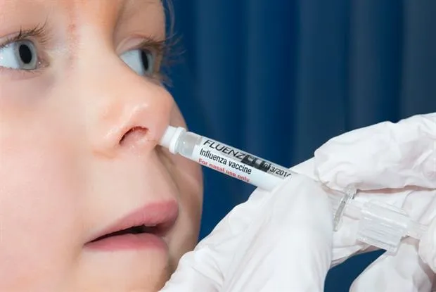 Vacuna infantil de la gripe con espray nasal