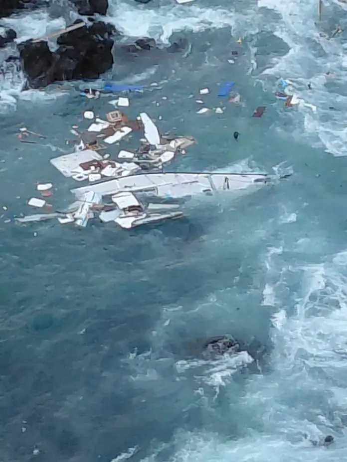 velero encallado en Lanzarote