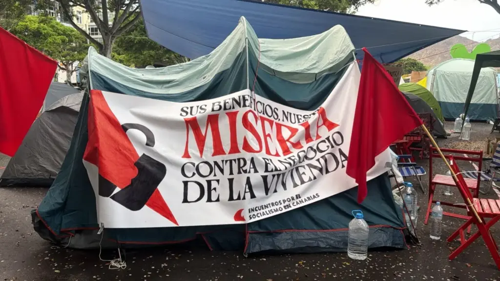 campadas Tenerife en el día de la votación en el Congreso de los decretos de vivienda. Foto: Yamila Herrera